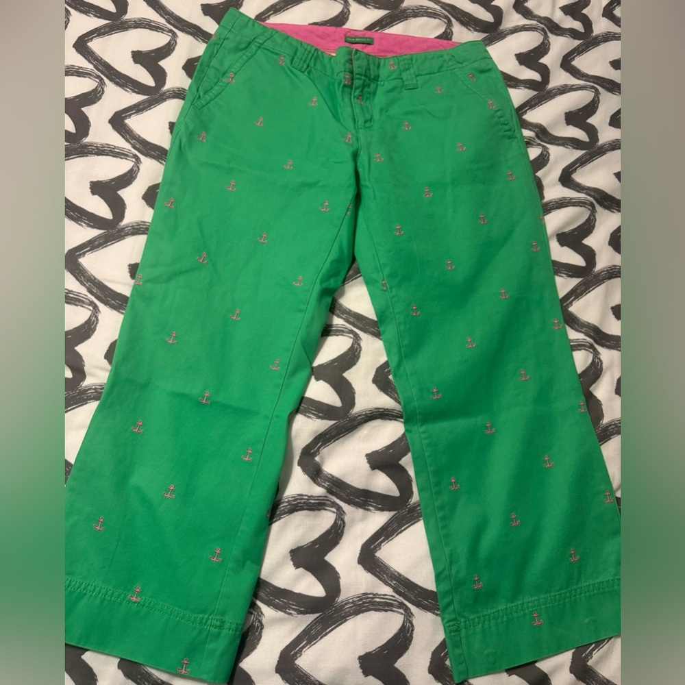 Lilly Pulitzer - Palm Beach Fit - Vibrant Green Capris with Pink Anchor Design